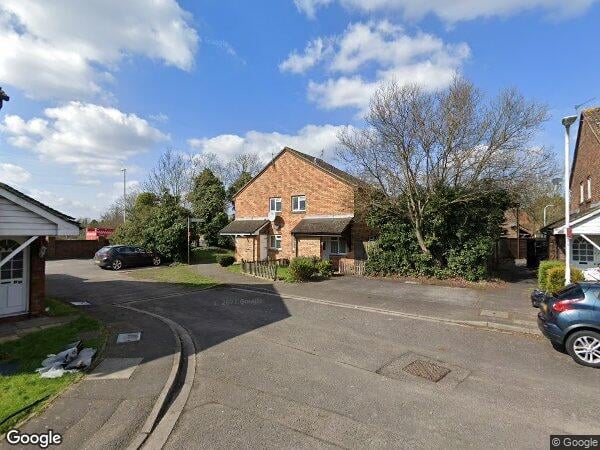 Flat Hindhead Close in Greater London
