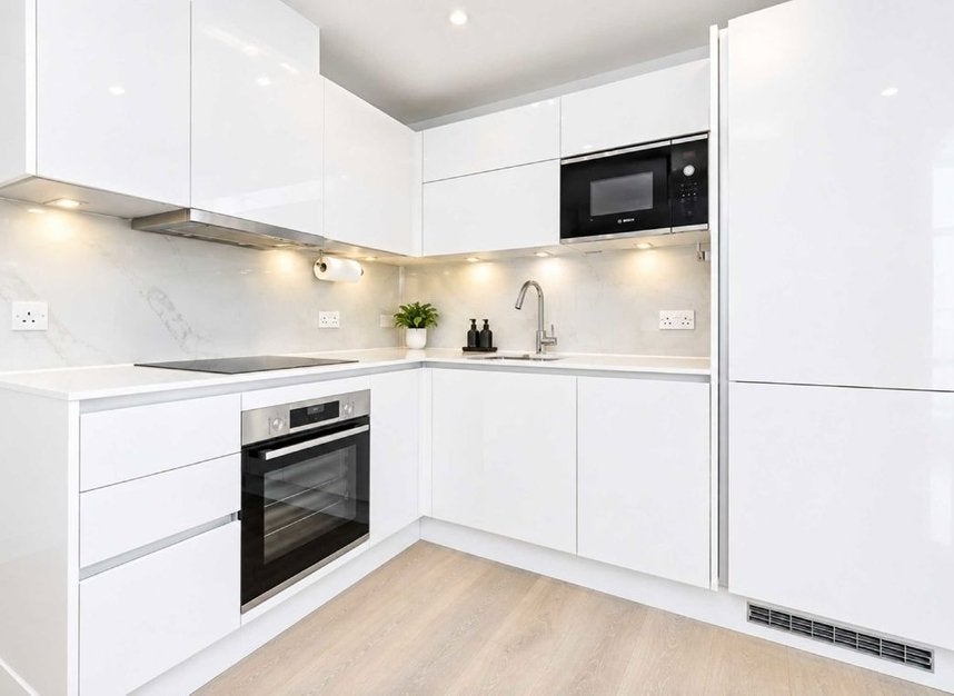 Flat City North Place in Greater London