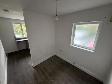 Flat The Railer in Sandwell