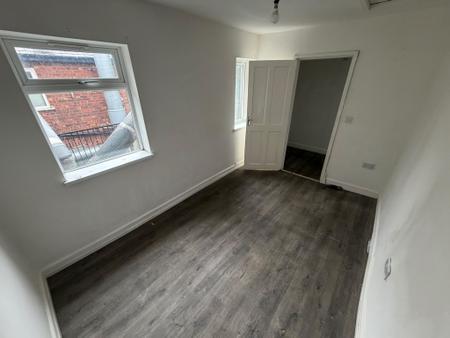 Flat The Railer in Sandwell
