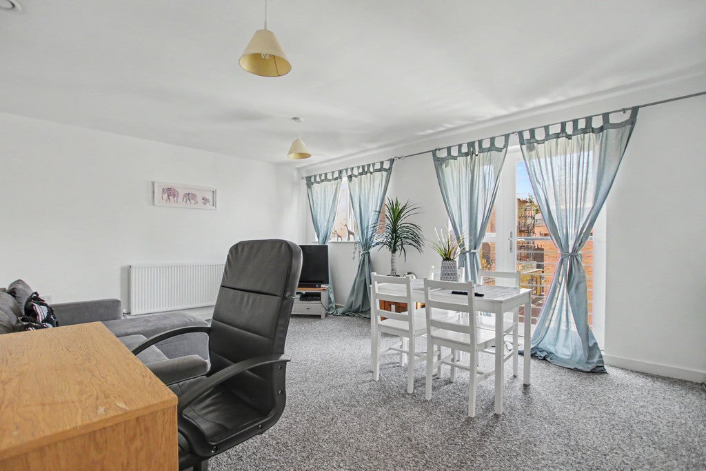 Flat Marston Road in Southampton