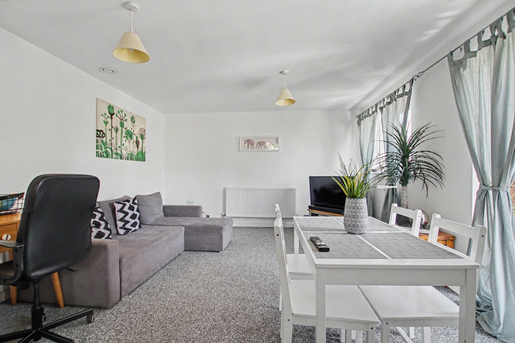 Flat Marston Road in Southampton