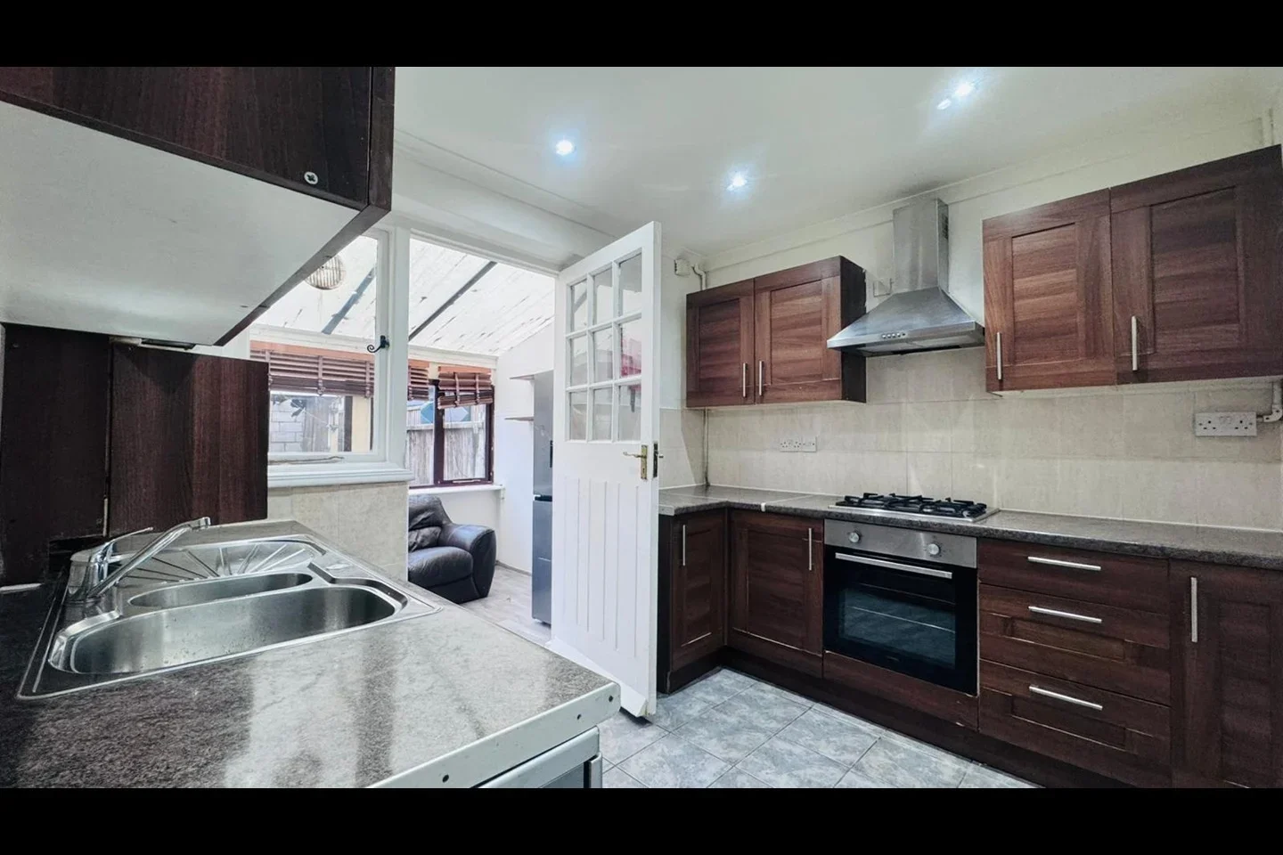 House Oxlow Lane in Greater London