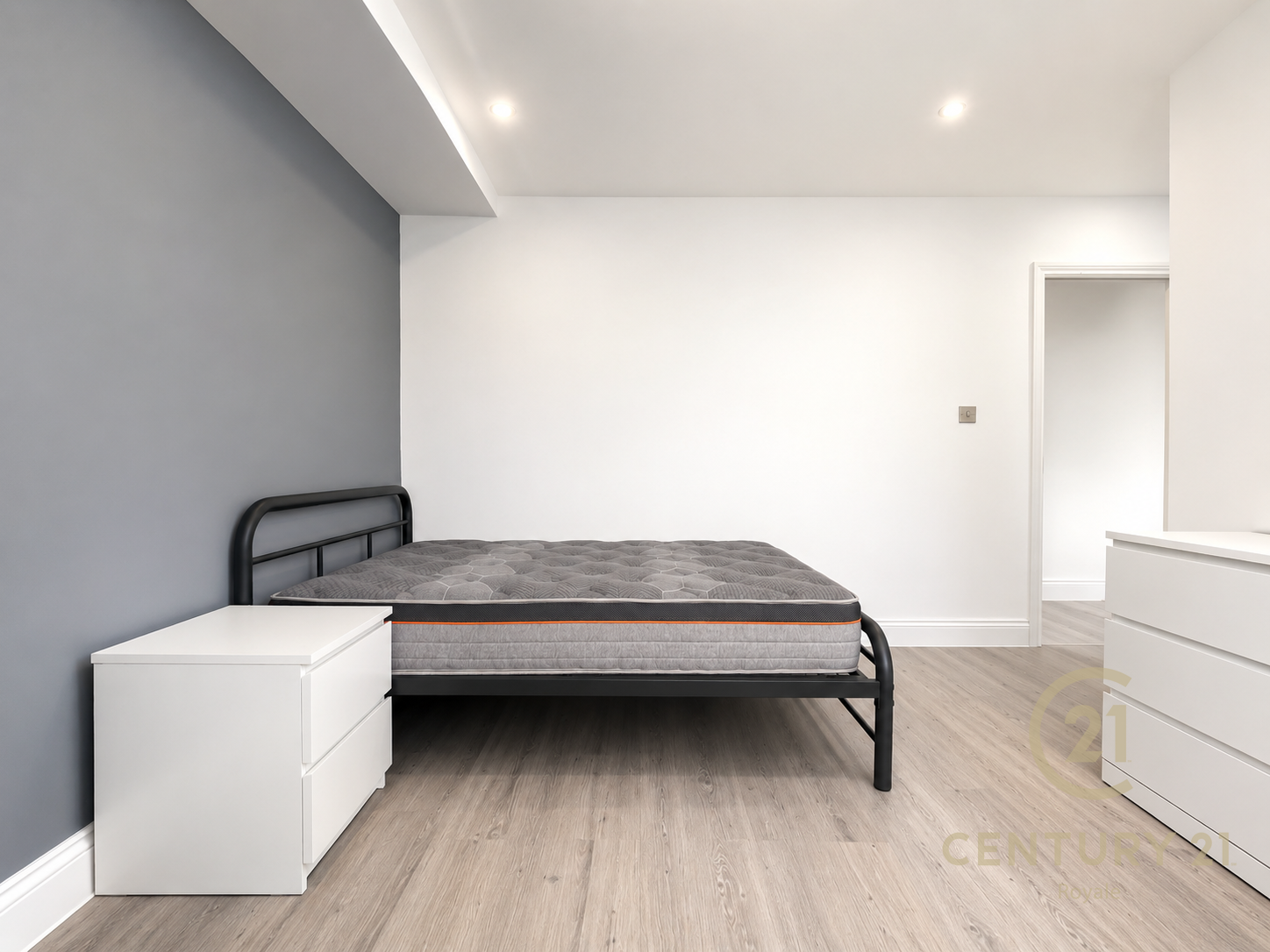 Room Hill Crescent in Greater London