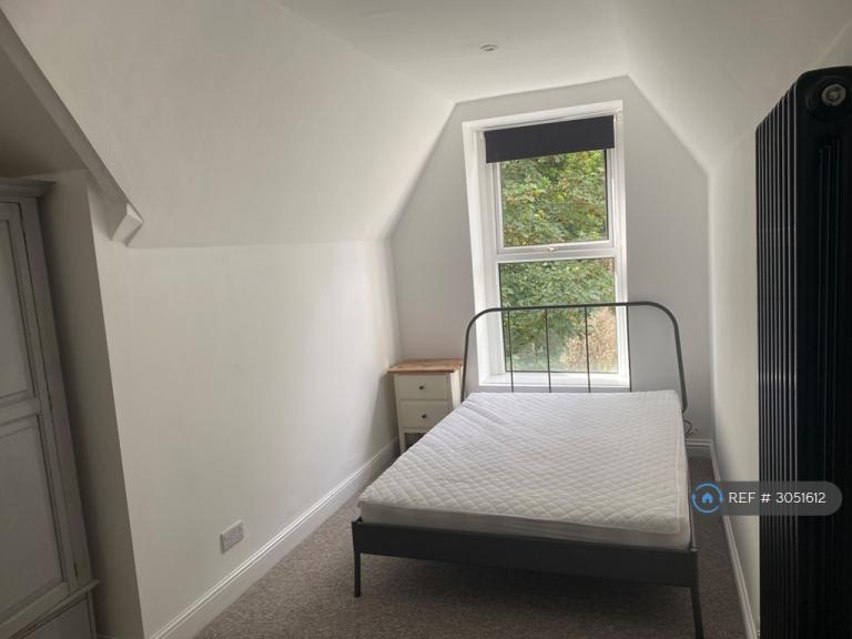 Flat Bath Road in Saltford
