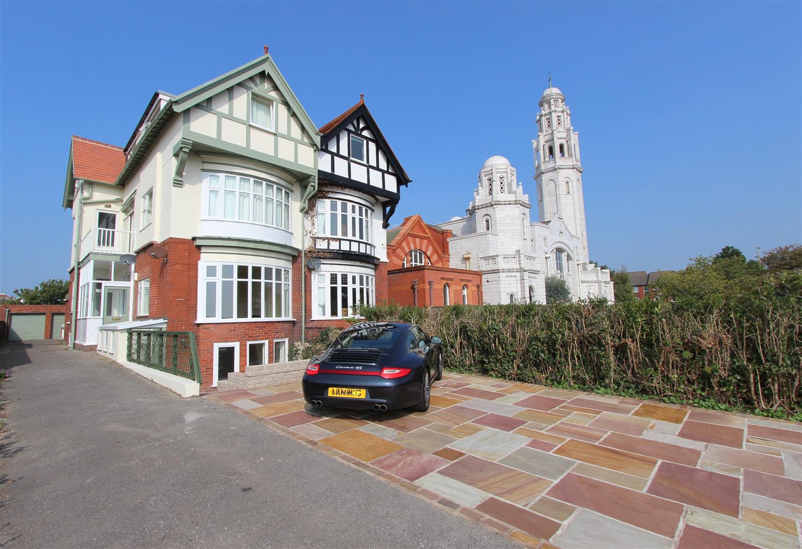 Flat Ansdell Road South in Borough of Fylde
