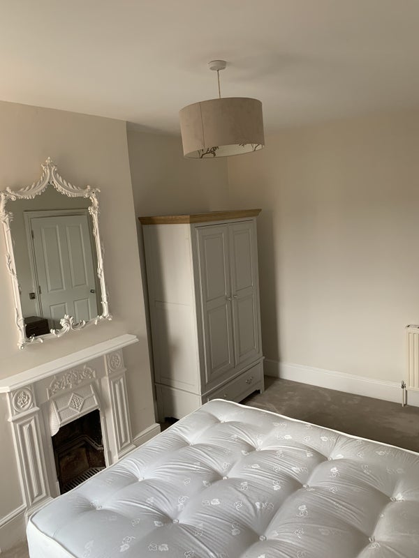 Room Sheen Lane in Greater London