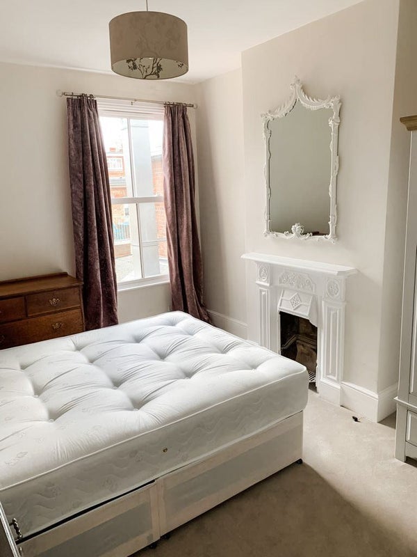Room Sheen Lane in Greater London