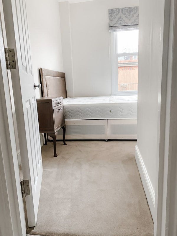 Room Sheen Lane in Greater London