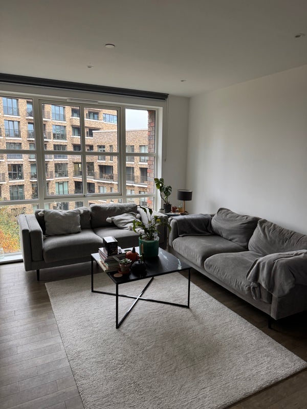 Room Surrey Quays Road in Greater London