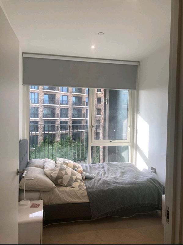 Room Surrey Quays Road in Greater London