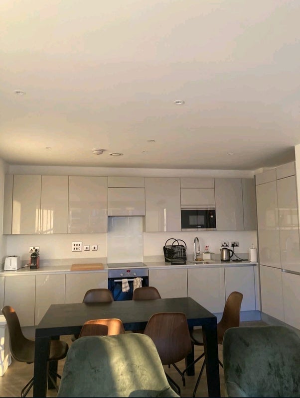 Room Surrey Quays Road in Greater London