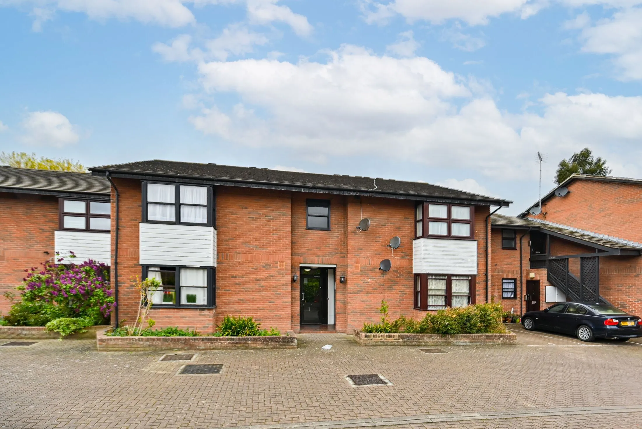Flat Balmoral Mews in Greater London