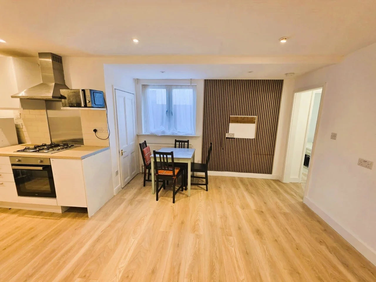 Flat Hendon Wood Lane in Greater London