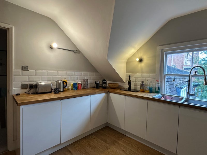 Flat Pinfold Road in Greater London