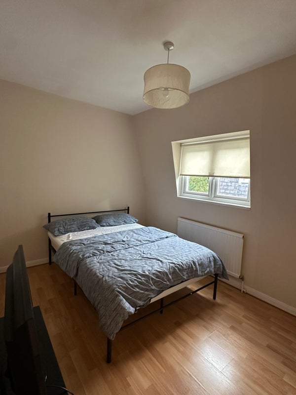 Flat Pinfold Road in Greater London