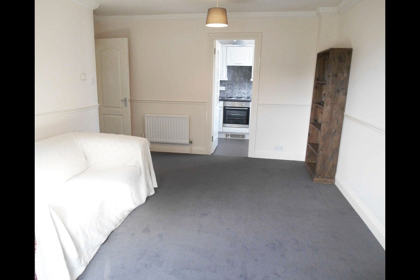 Flat Flodden Road in Greater London