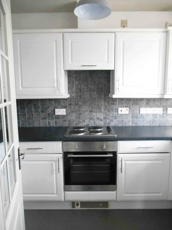 Flat Flodden Road in Greater London