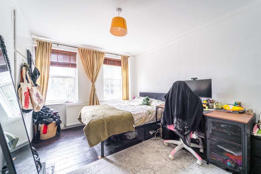 Flat Aylmer Road in Greater London