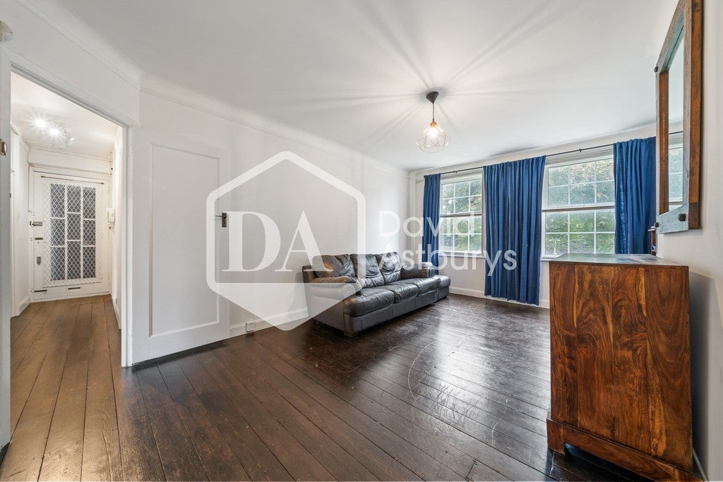 Flat Aylmer Road in Greater London