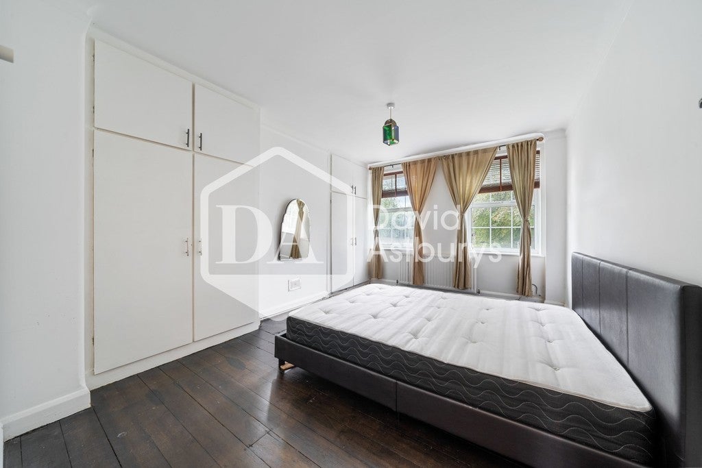 Flat Aylmer Road in Greater London