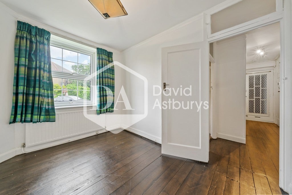 Flat Aylmer Road in Greater London