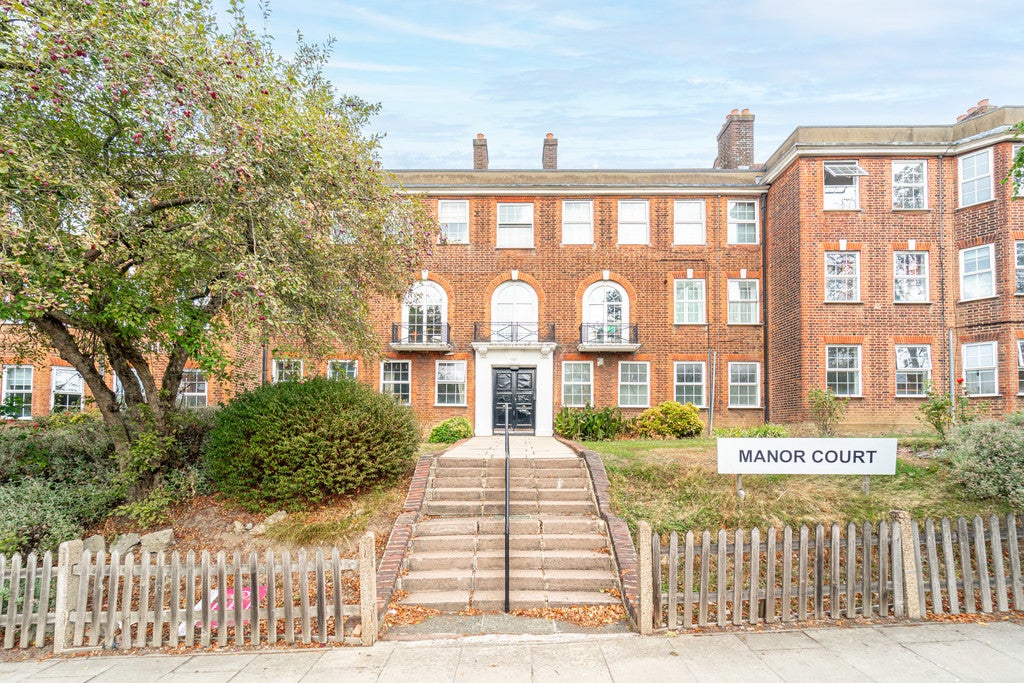Flat Aylmer Road in Greater London