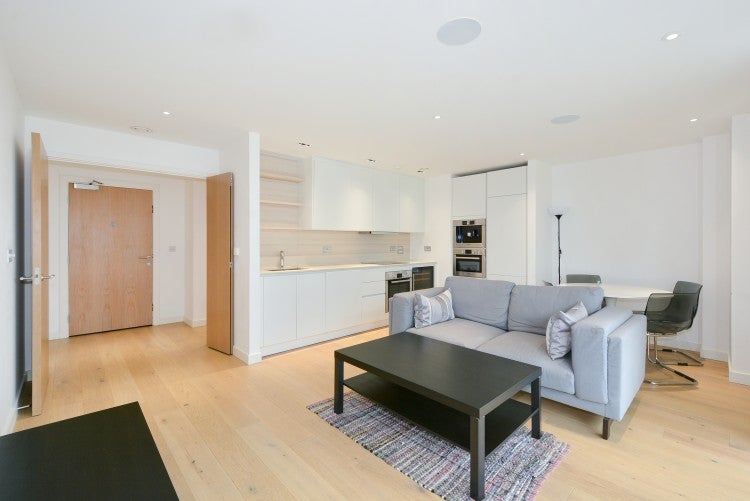 Flat Essex Road in Greater London