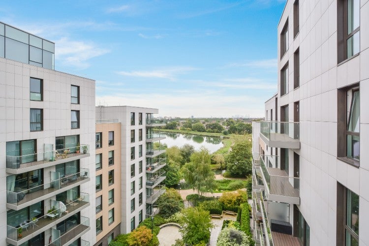 Flat Essex Road in Greater London