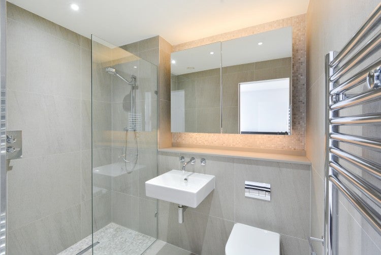 Flat Essex Road in Greater London