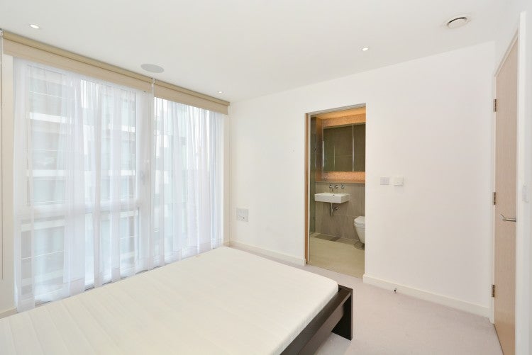 Flat Essex Road in Greater London