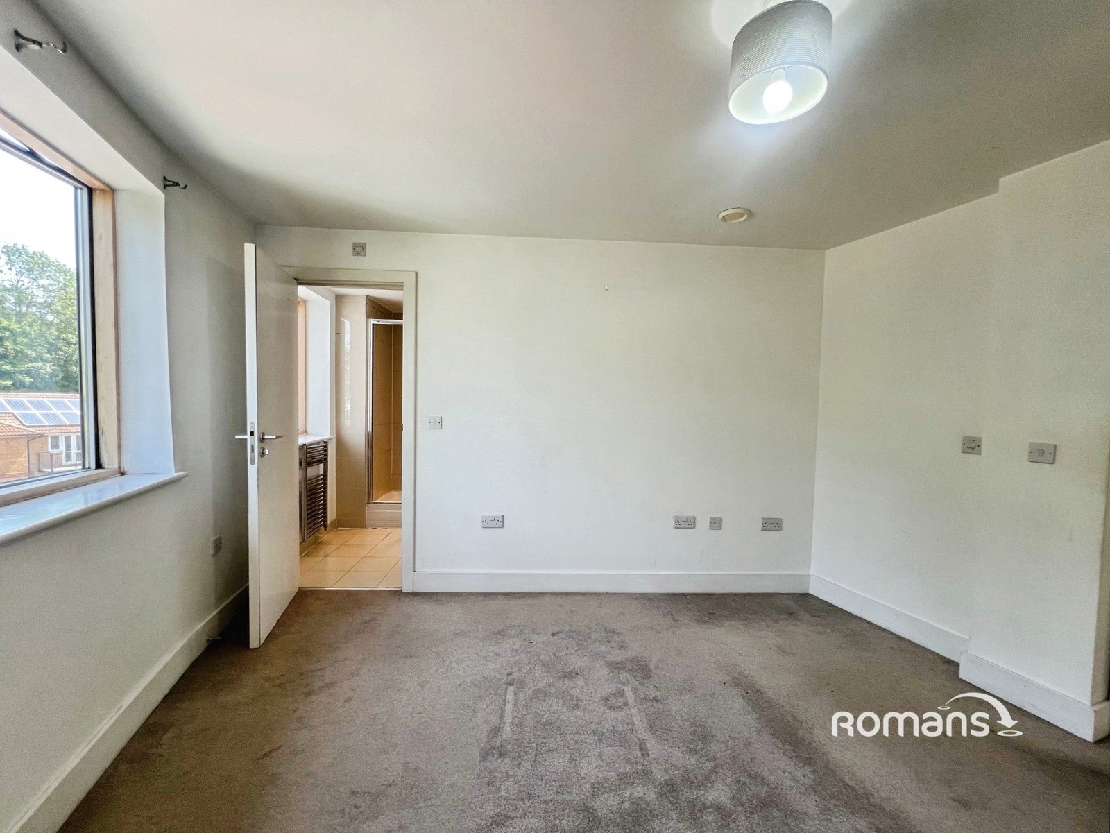 Flat Ryemead Way in High Wycombe