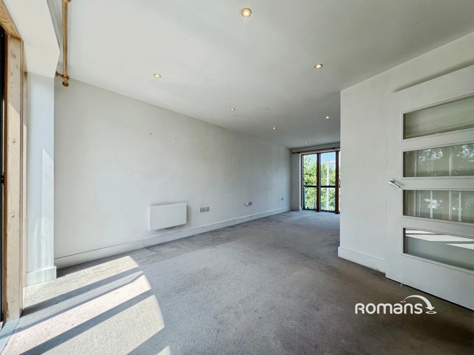 Flat Ryemead Way in High Wycombe