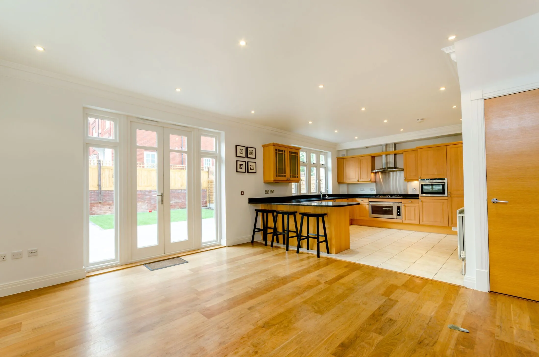 House Arcadian Place in Greater London