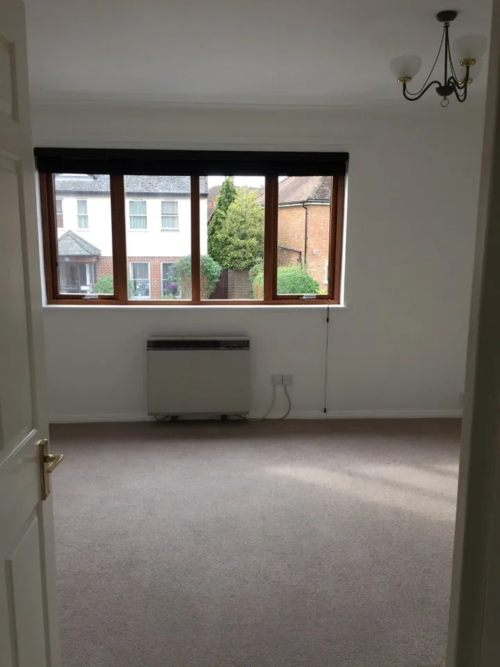 Flat Osborne Road in Wokingham