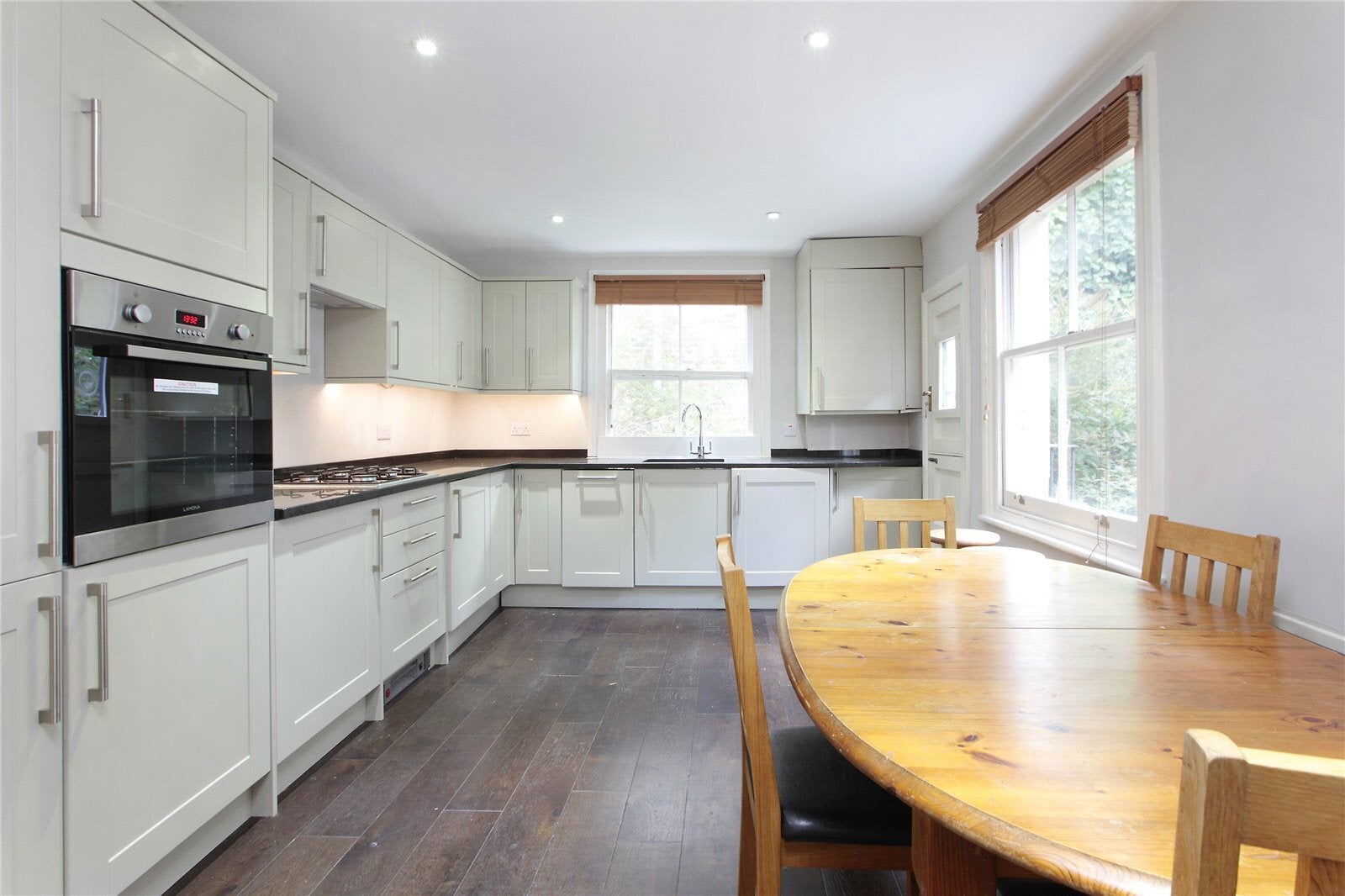 Flat Aliwal Road in Greater London