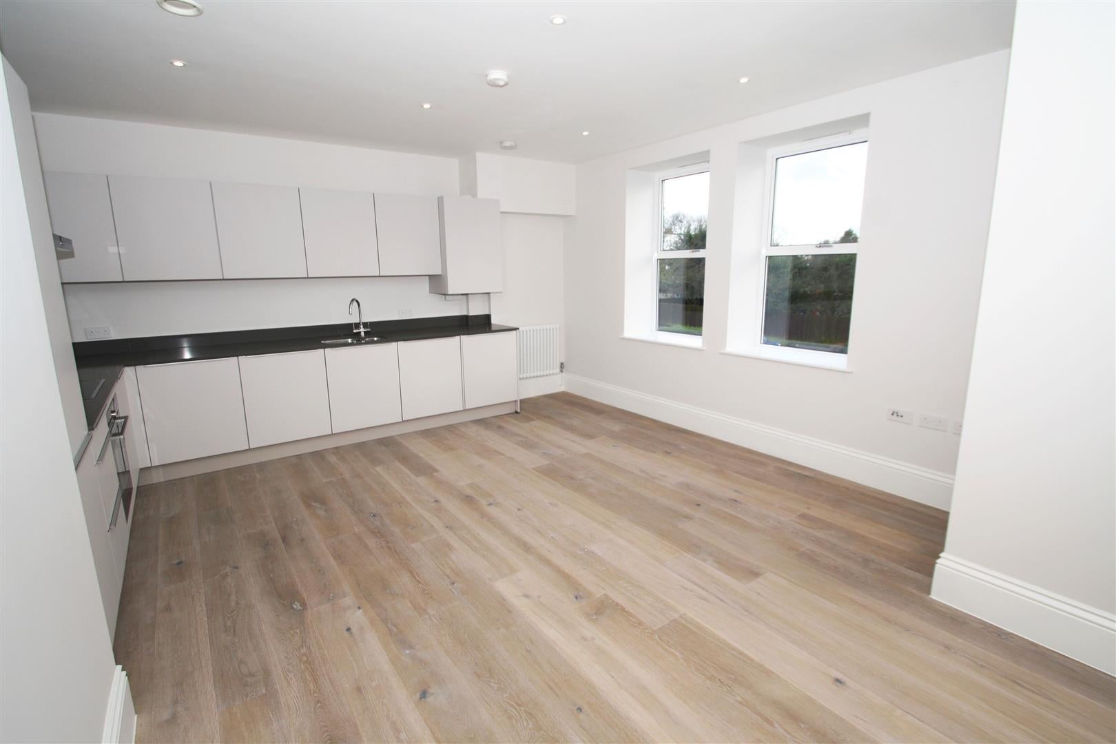 Flat Imperial Avenue in Southend-on-Sea