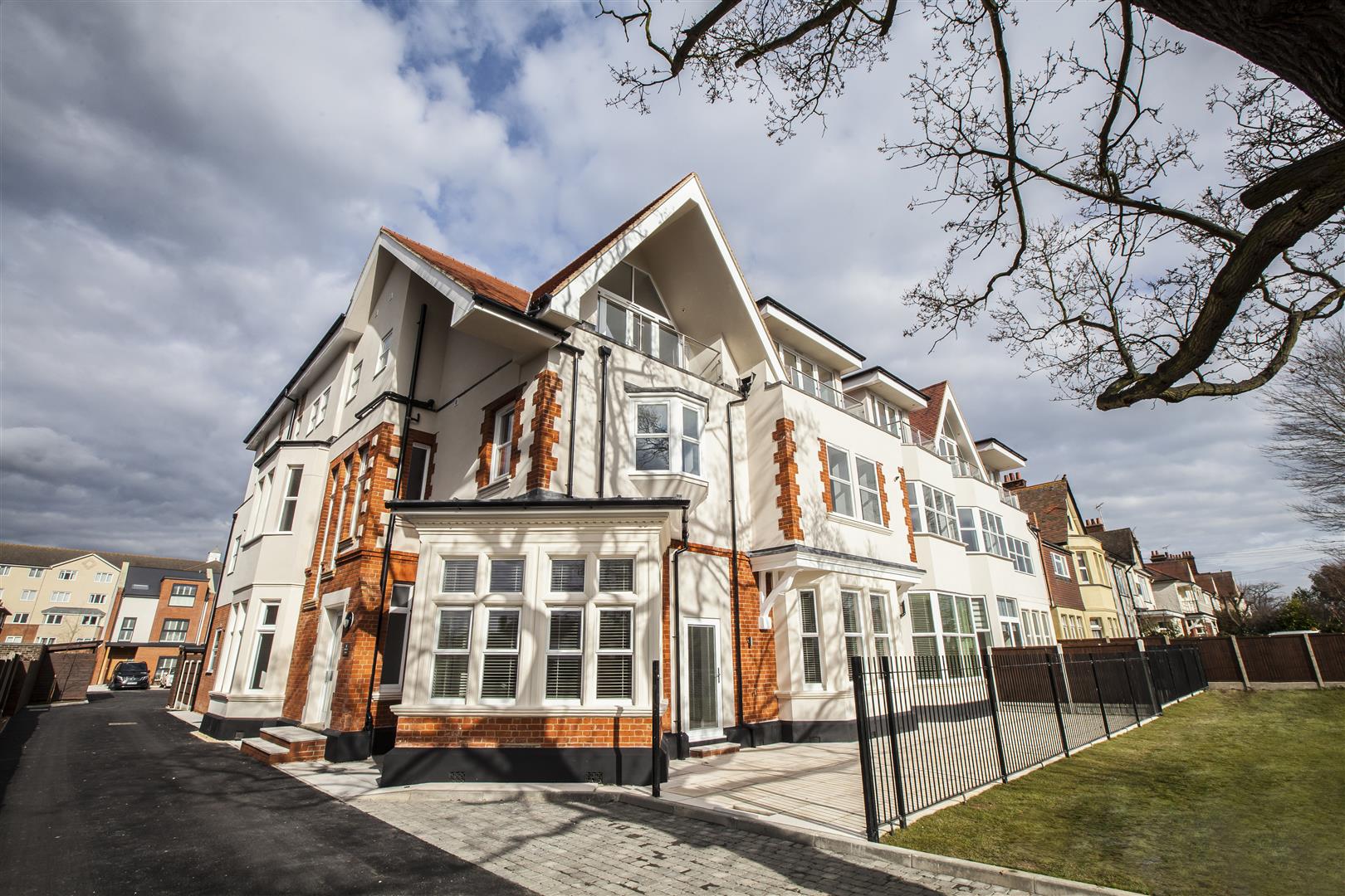 Flat Imperial Avenue in Southend-on-Sea