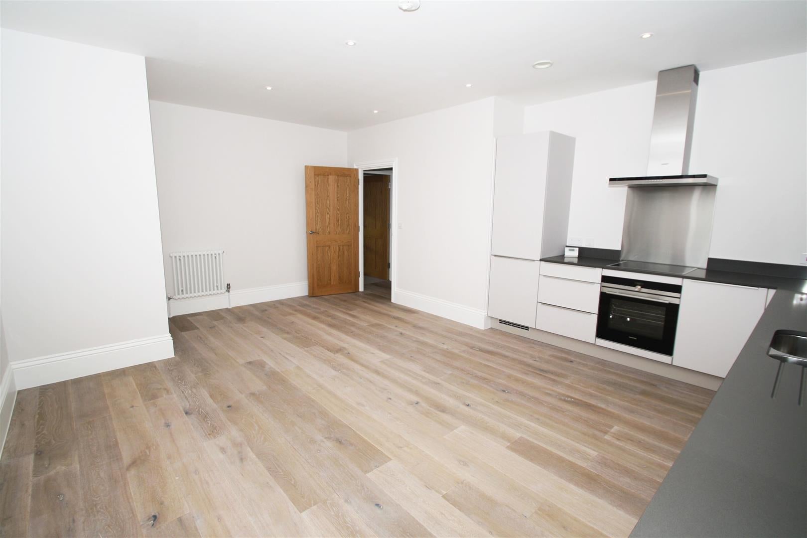 Flat Imperial Avenue in Southend-on-Sea