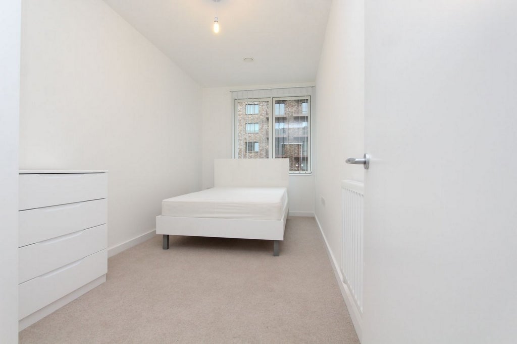 Room Globe Road in Greater London