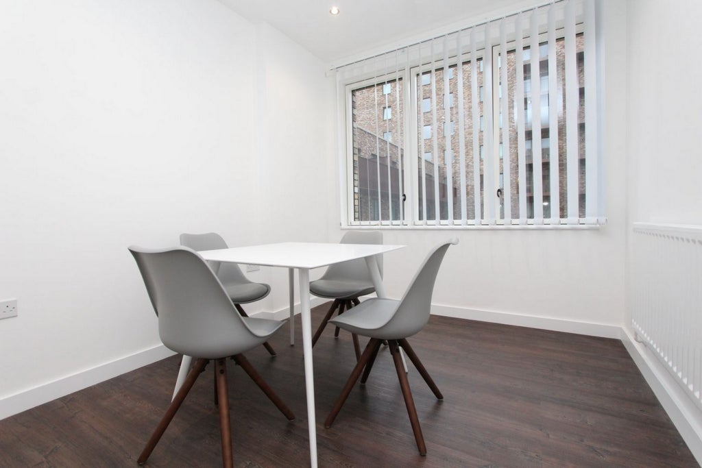 Room Globe Road in Greater London