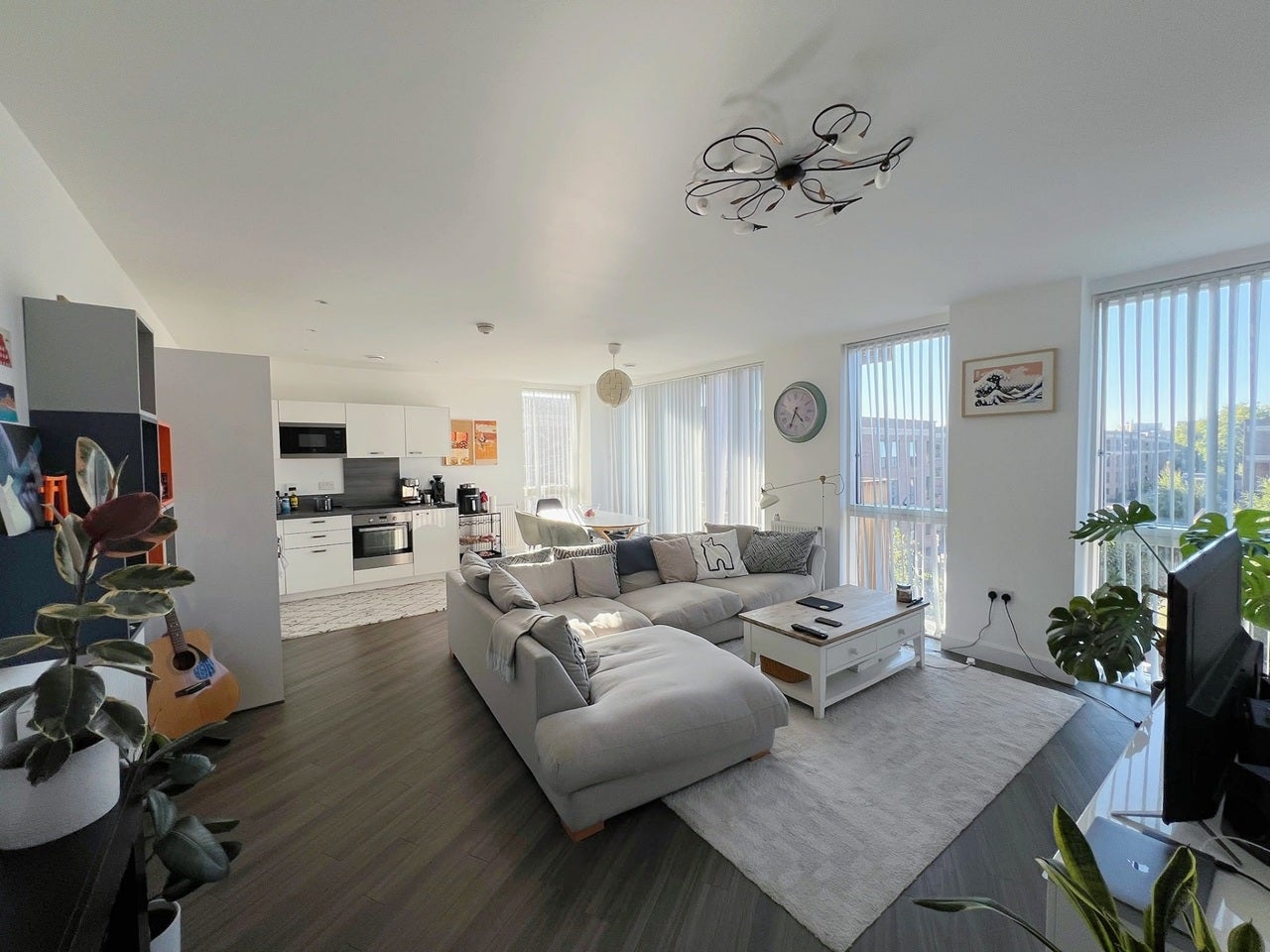 Flat Adenmore Road in Greater London