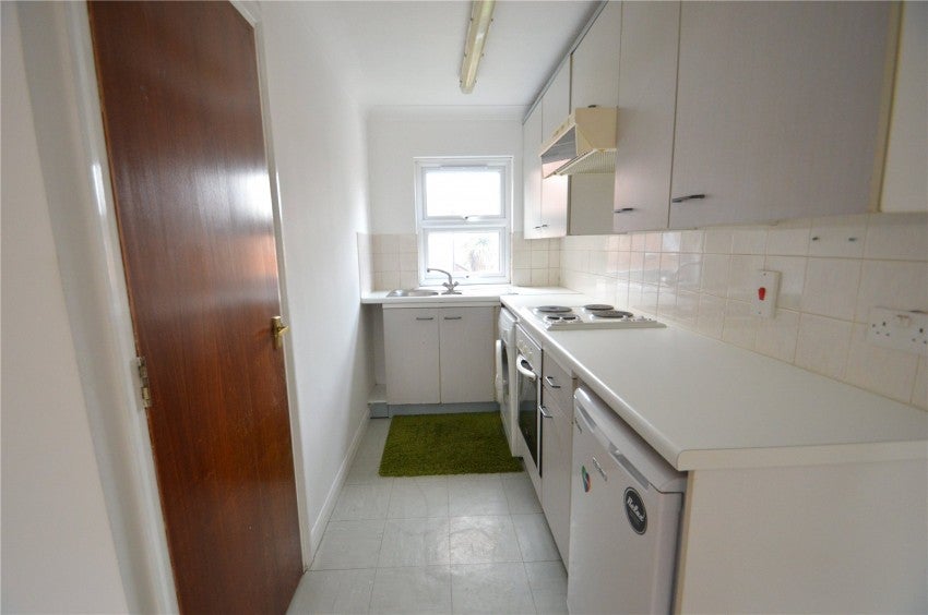 Flat Queen's Road in Slough