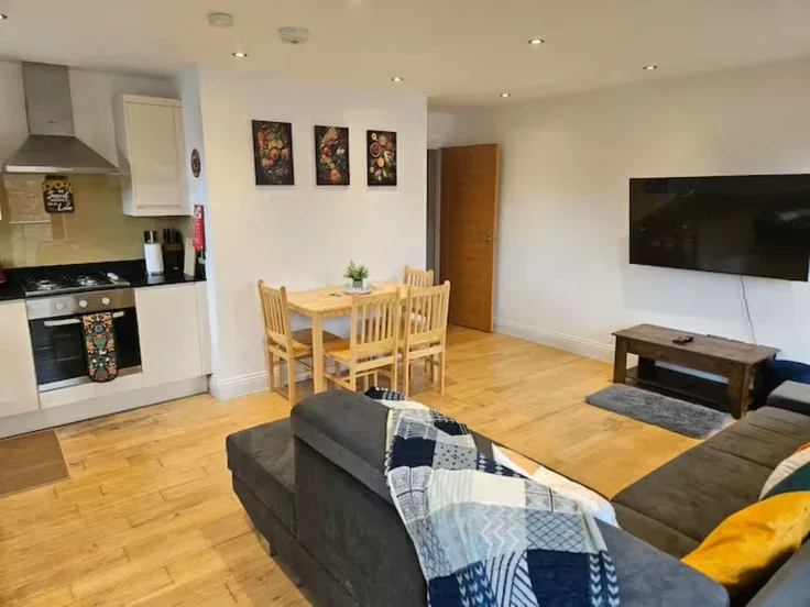 Flat Stanway Street in Greater London