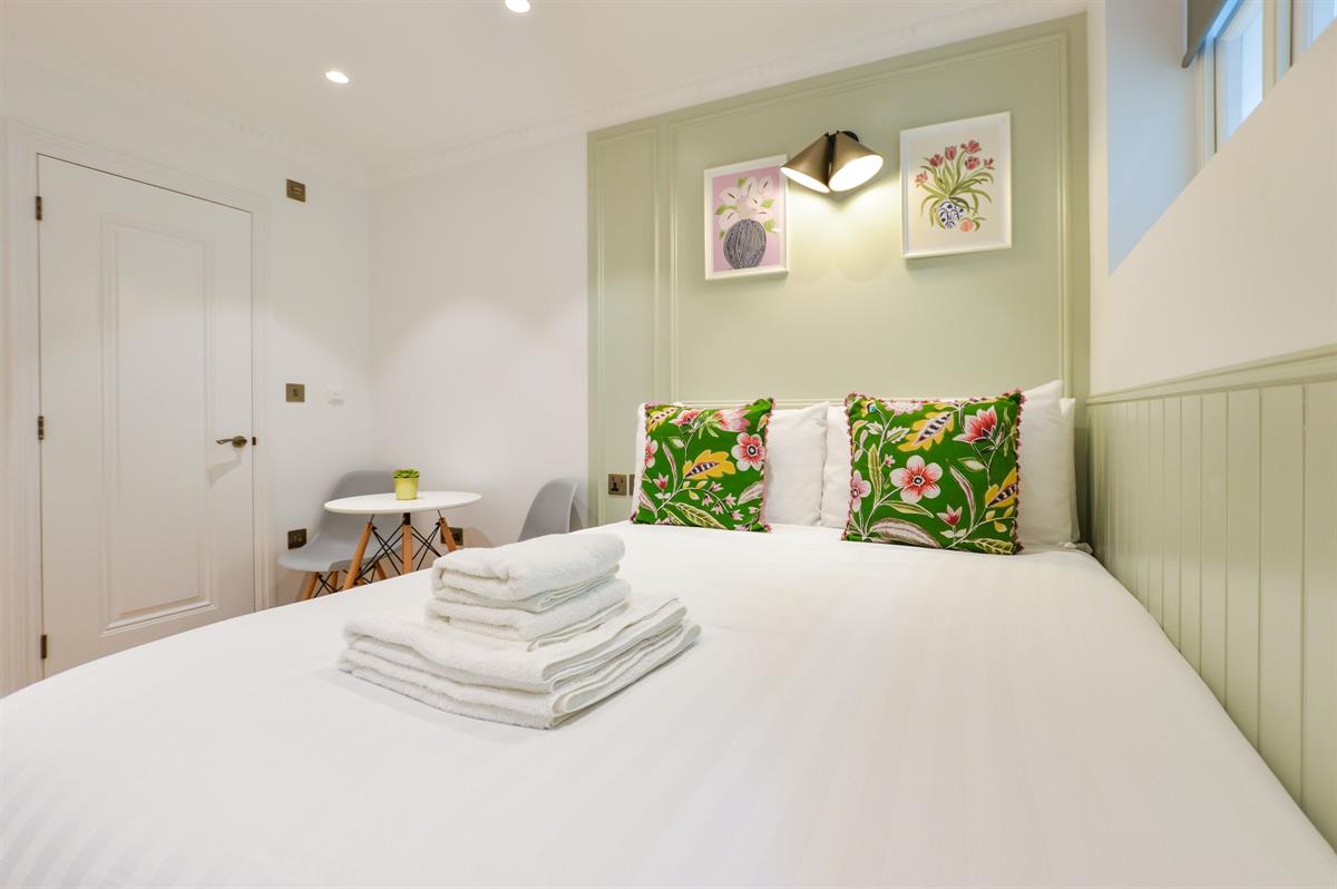 Flat Star Street in City of Westminster