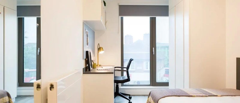 Flat Westway in Greater London
