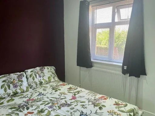 Room Grosvenor Avenue in Greater London