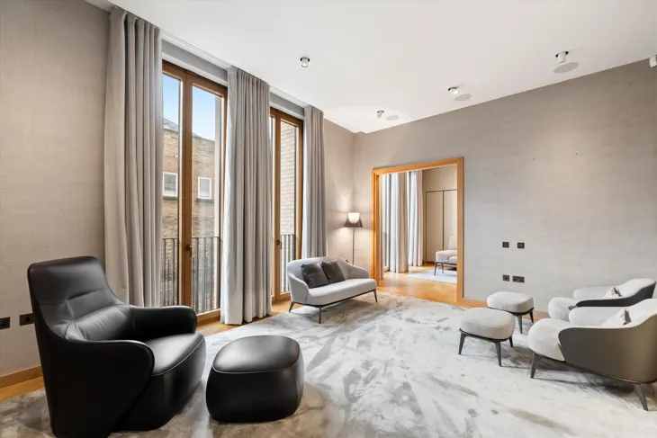 Flat Kensington Road in Greater London