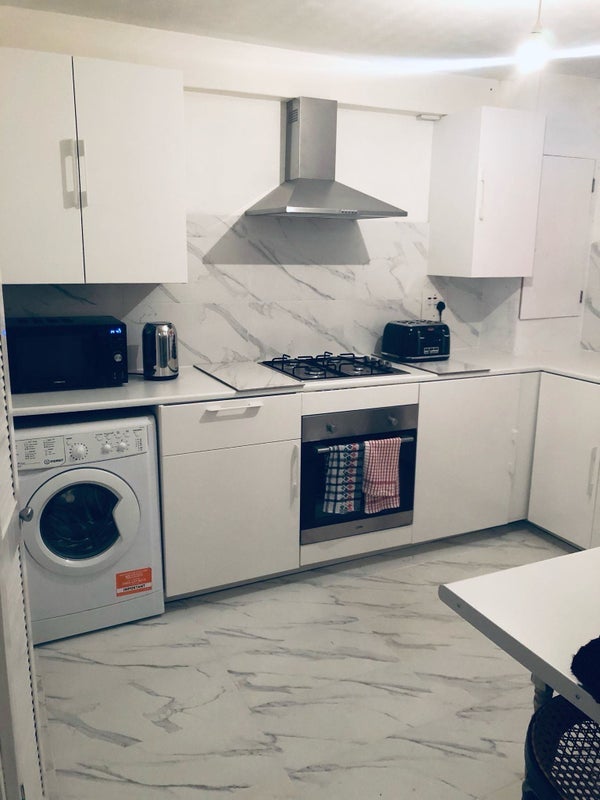Room Lovelinch Close in Greater London