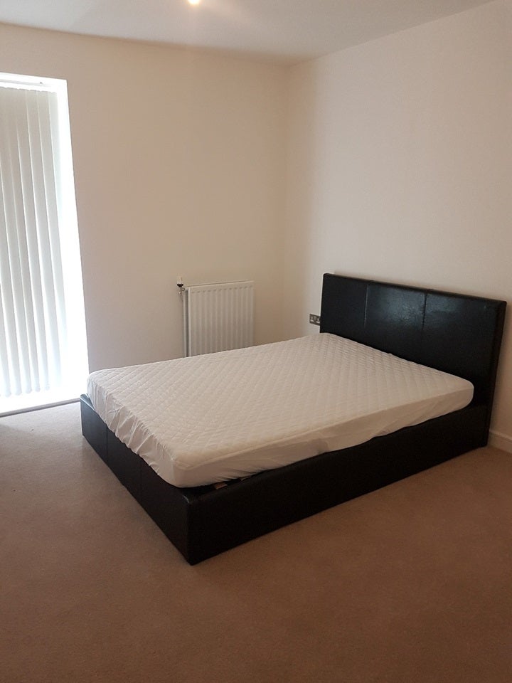 Room Handley Page Road in Greater London